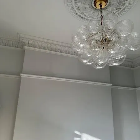 1 Bed Period Clifton Balcony Flat With Private Offroad Parking * בריסטול