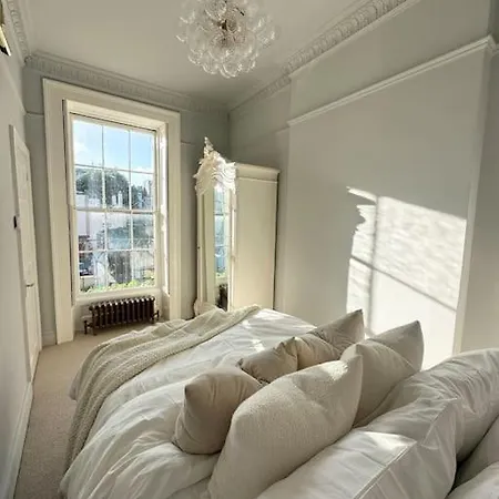 דירה 1 Bed Period Clifton Balcony Flat With Private Offroad Parking בריסטול