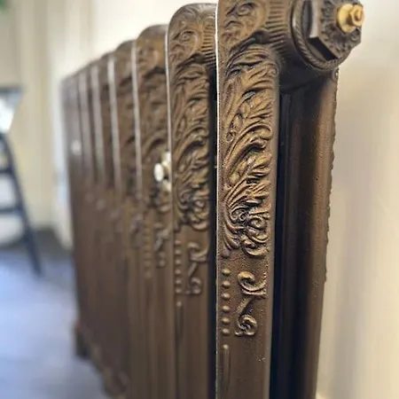 1 Bed Period Clifton Balcony Flat With Private Offroad Parking Μπρίστολ