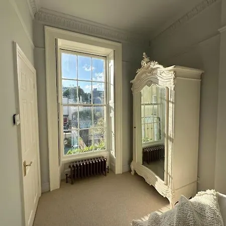 Апартаменты 1 Bed Period Clifton Balcony Flat With Private Offroad Parking *