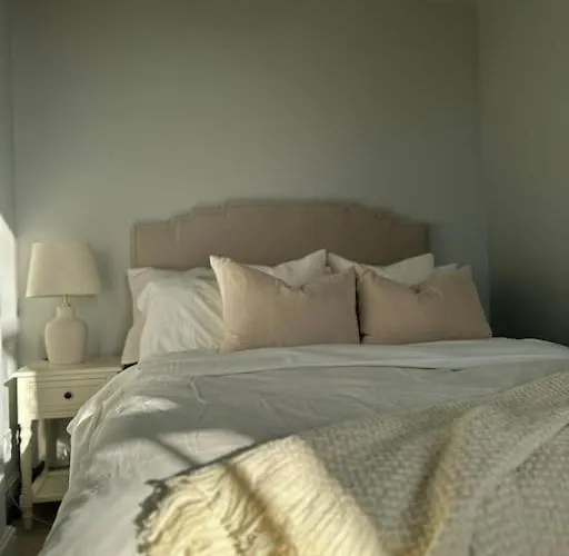 1 Bed Period Clifton Balcony Flat With Private Offroad Parking *