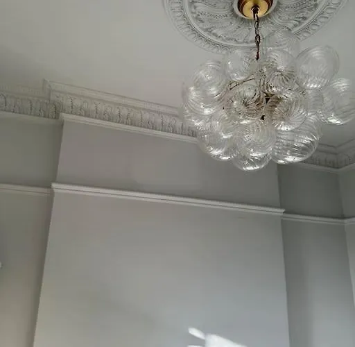 1 Bed Period Clifton Balcony Flat With Private Offroad Parking * Bristol