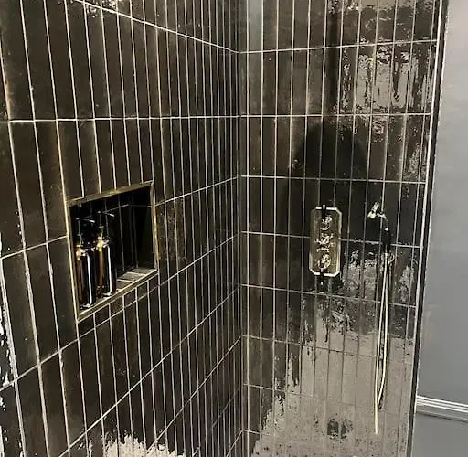 1 Bed Period Clifton Balcony Flat With Private Offroad Parking شقة بريستول