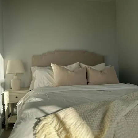 1 Bed Period Clifton Balcony Flat With Private Offroad Parking *