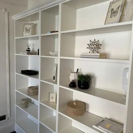 1 Bed Period Clifton Balcony Flat With Private Offroad Parking *