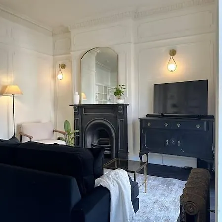 1 Bed Period Clifton Balcony Flat With Private Offroad Parking アパート *