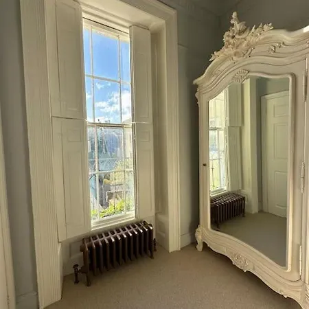 아파트 1 Bed Period Clifton Balcony Flat With Private Offroad Parking