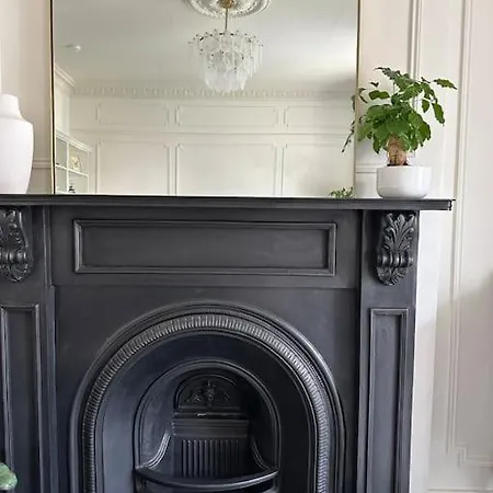 1 Bed Period Clifton Balcony Flat With Private Offroad Parking *