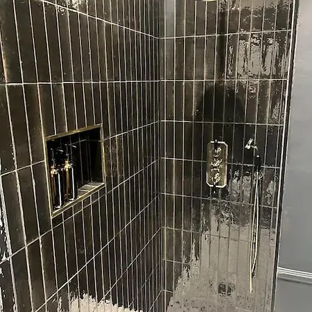 1 Bed Period Clifton Balcony Flat With Private Offroad Parking アパート ブリストル