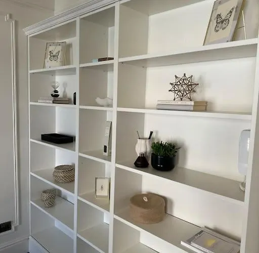 1 Bed Period Clifton Balcony Flat With Private Offroad Parking *