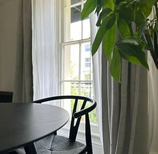 Apartmán 1 Bed Period Clifton Balcony Flat With Private Offroad Parking *