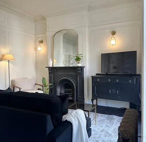 1 Bed Period Clifton Balcony Flat With Private Offroad Parking Apartmán *