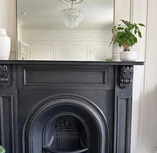 1 Bed Period Clifton Balcony Flat With Private Offroad Parking *